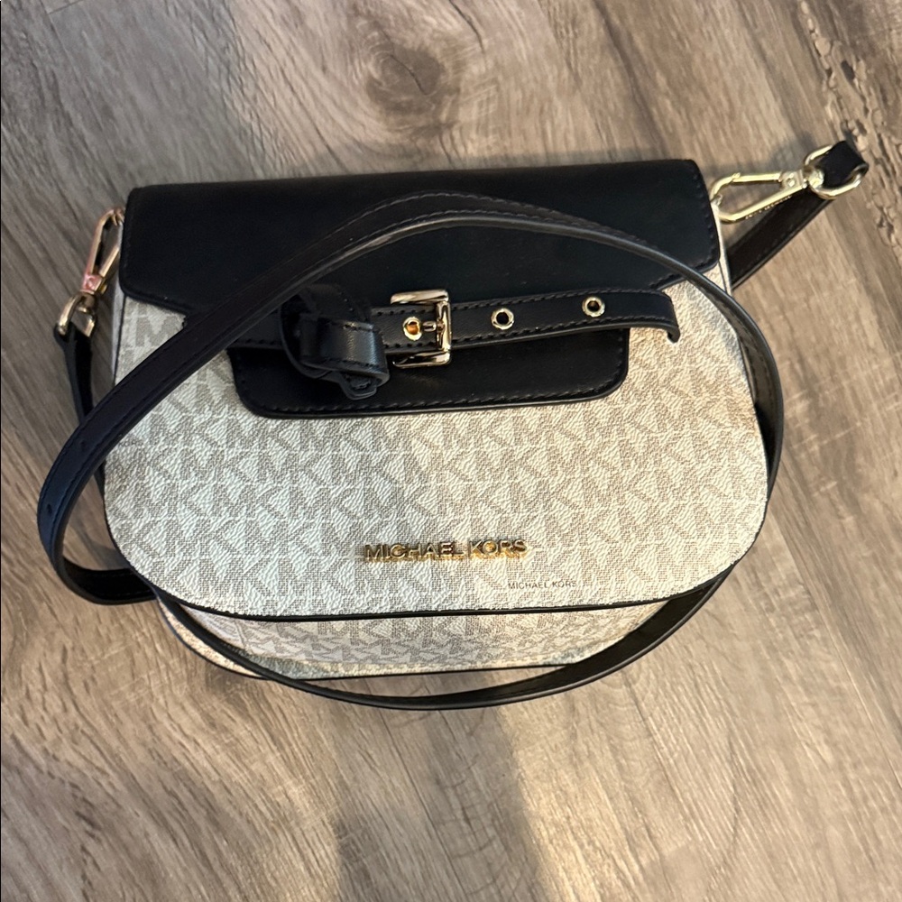 Michael Kors Emilia Small Crossbody Bag